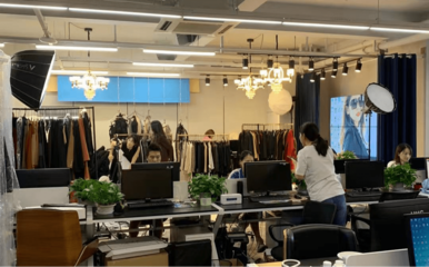 上海市通化商會走訪副會長企業華芾服飾，共話鞋帽零售新機遇