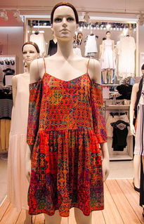 時(shí)尚女性衣櫥的璀璨指南 不容錯(cuò)過的女裝品牌與零售風(fēng)尚