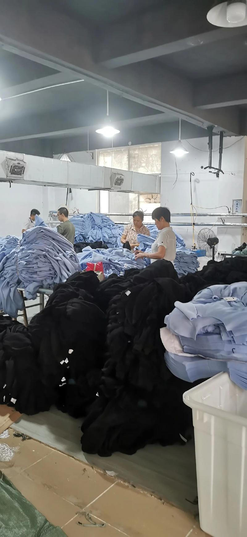 走進(jìn)服裝制造的心臟地帶 服裝廠車間實(shí)拍紀(jì)實(shí)