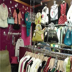 意外金喜 鞋帽零售新風(fēng)尚，加盟合作創(chuàng)共贏